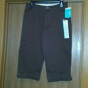 Lee brown capri pants